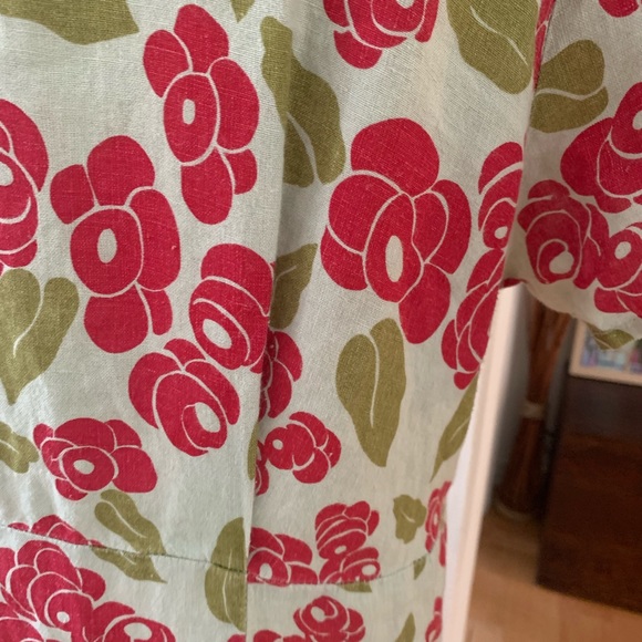 Linen dress with cherry colored flower print; swingy; v-neck; short sleeves - Picture 12 of 15